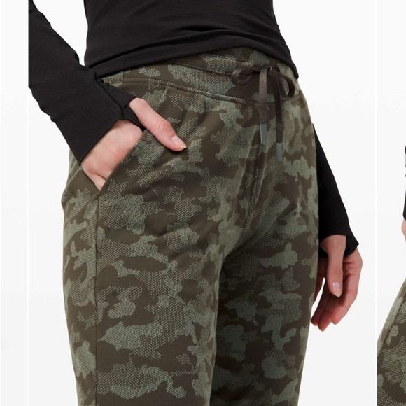 Lululemon Ready to Rulu Jogger 29"
Heritage Camo Dark Olive Green Twill - Picture 3 of 7
